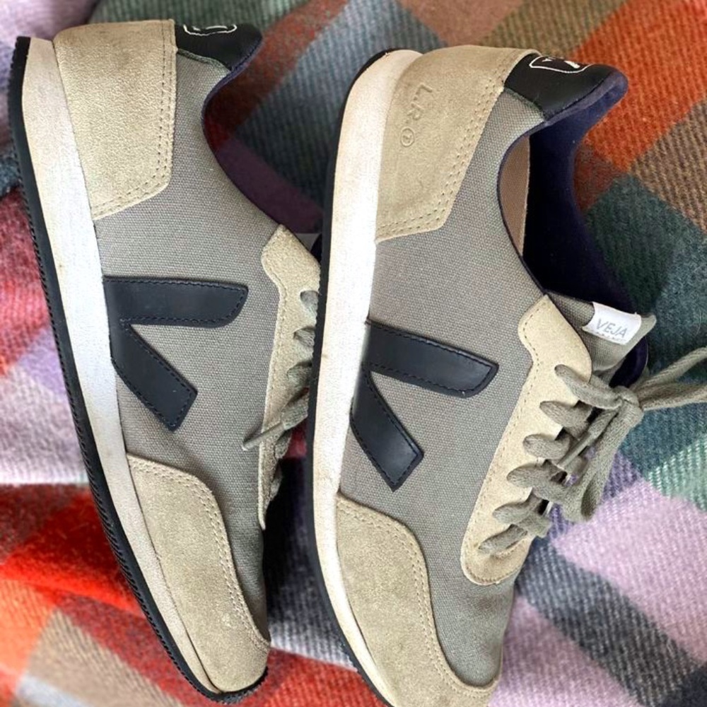 ❌ Sold ❌ VEJA Sneakers, Women's Size 8/39